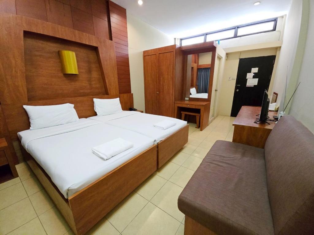 Rajata Hotel Bangkok Exterior foto