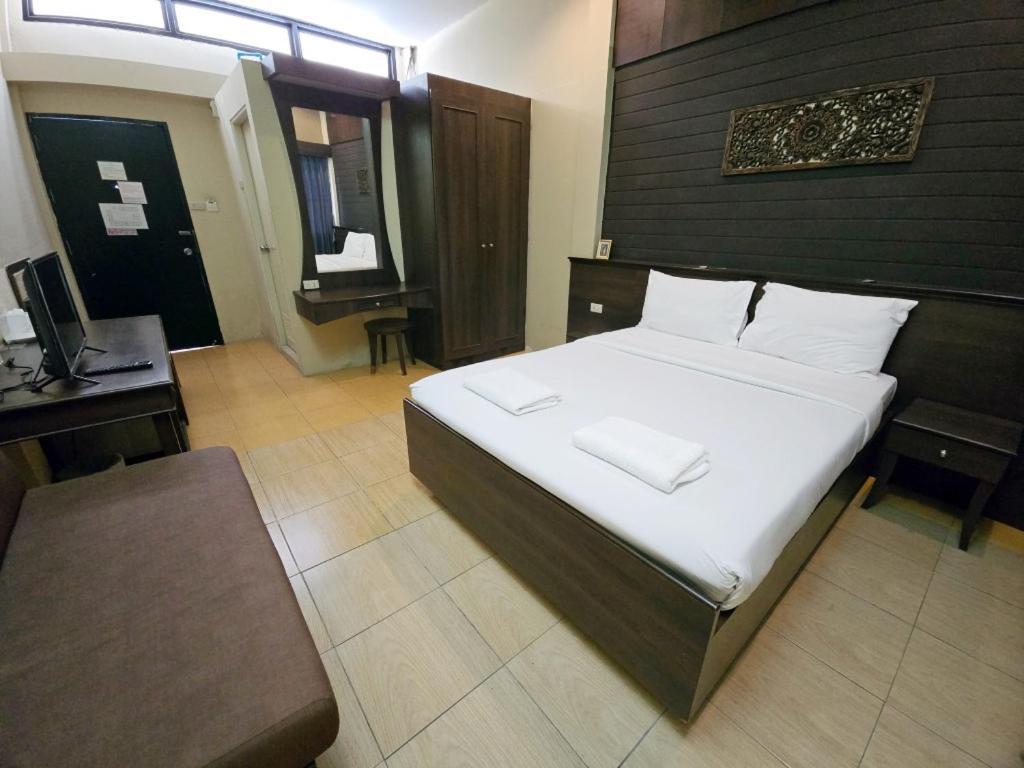 Rajata Hotel Bangkok Exterior foto